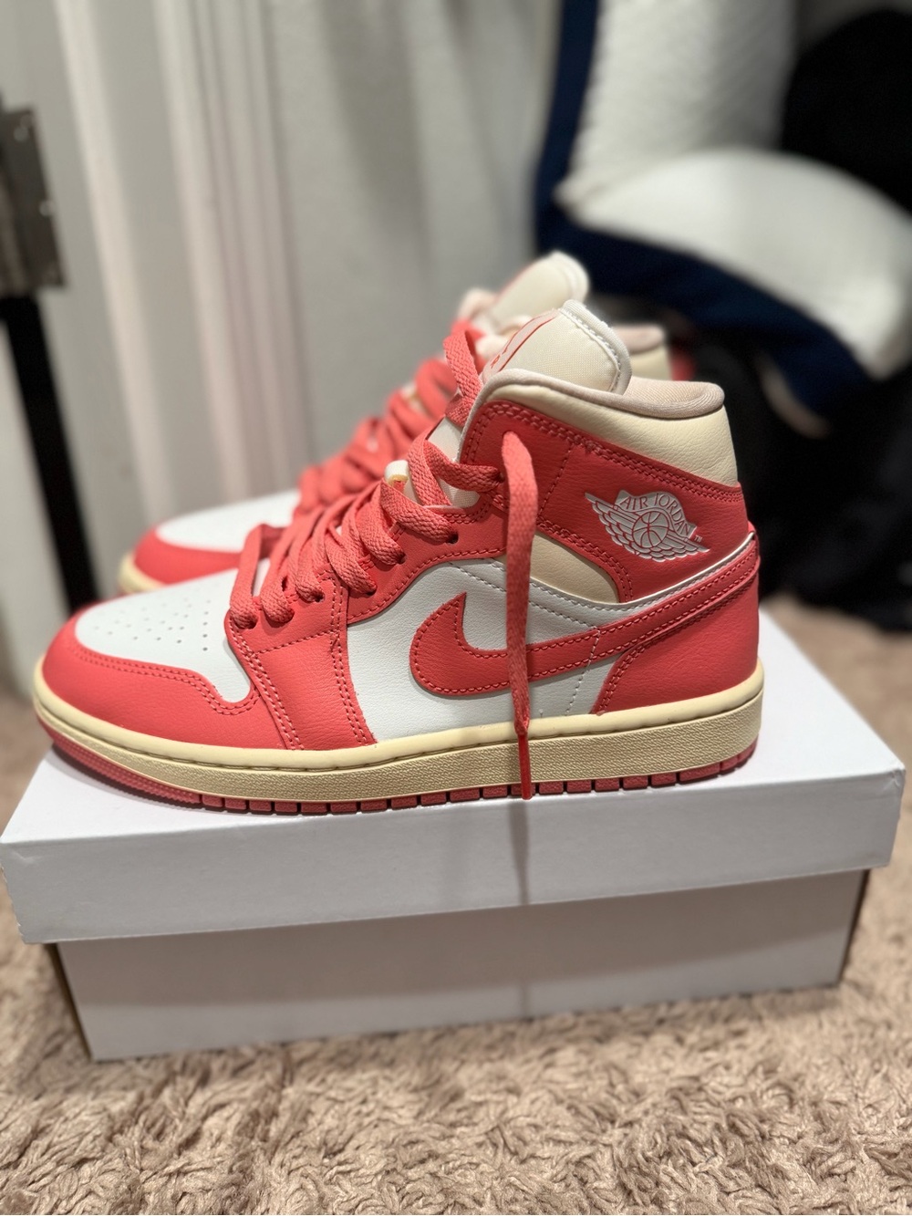 Nike Air Jordan 1 Mid Sail/Pink